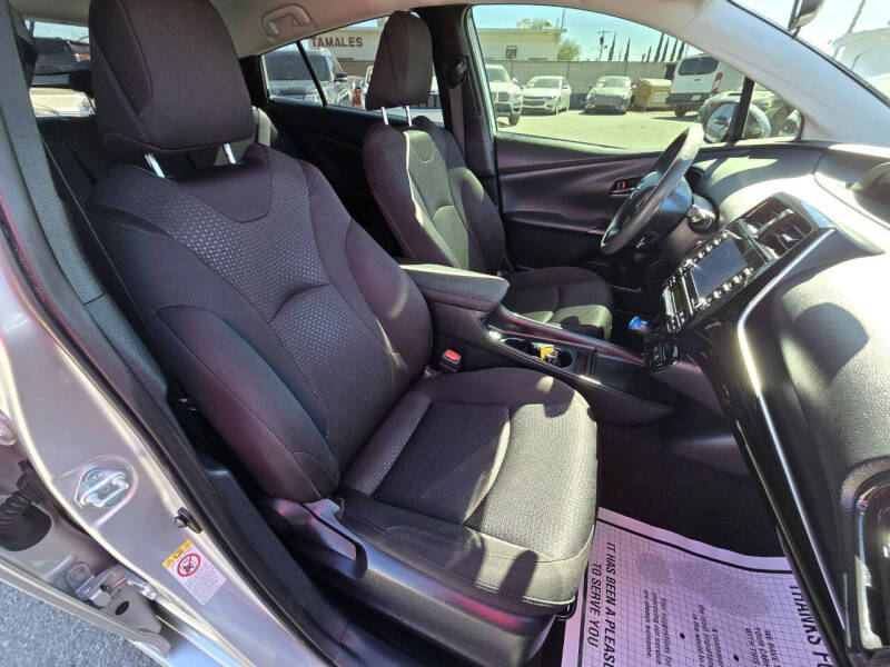 2021 Toyota Prius LE