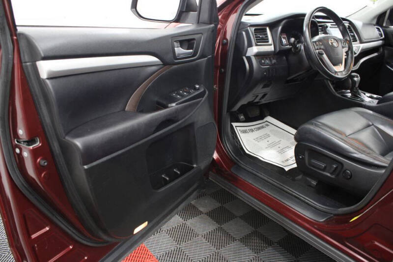 2017 Toyota Highlander SE