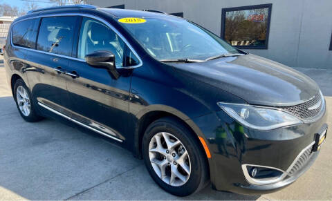 2018 Chrysler Pacifica for sale at Tigerland Motors in Sedalia MO