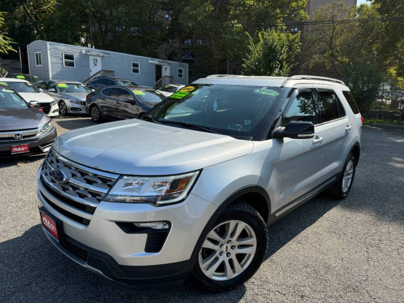 2018 Ford Explorer XLT photo 2