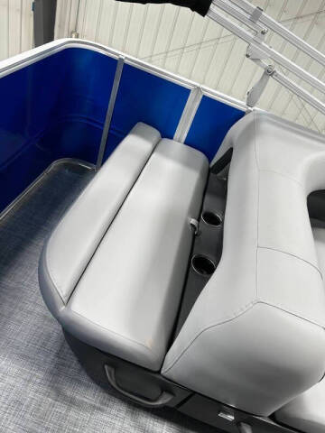 2026 Sun Tracker Party Barge 18 DLX