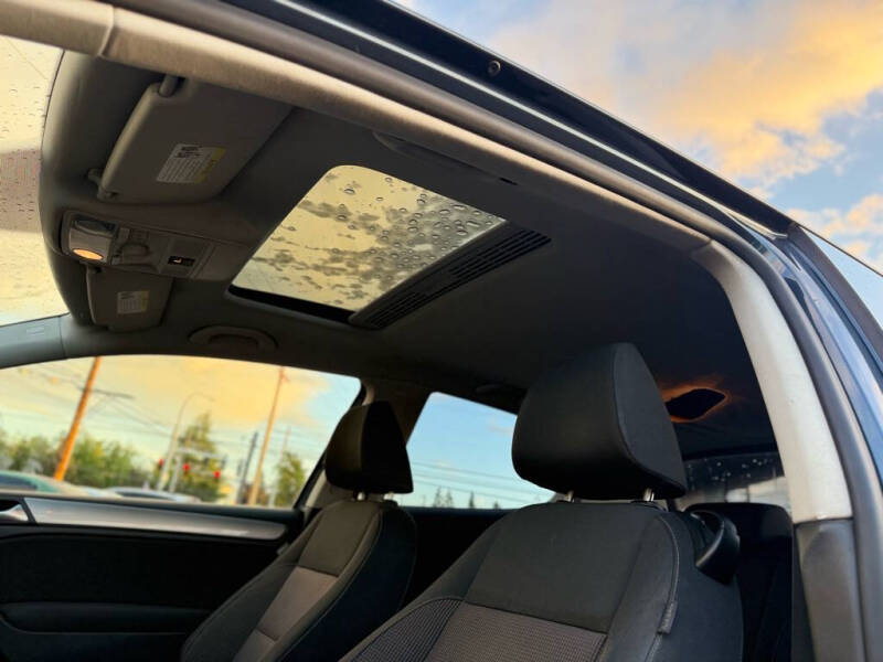 2010 Volkswagen Golf 2.5L PZEV