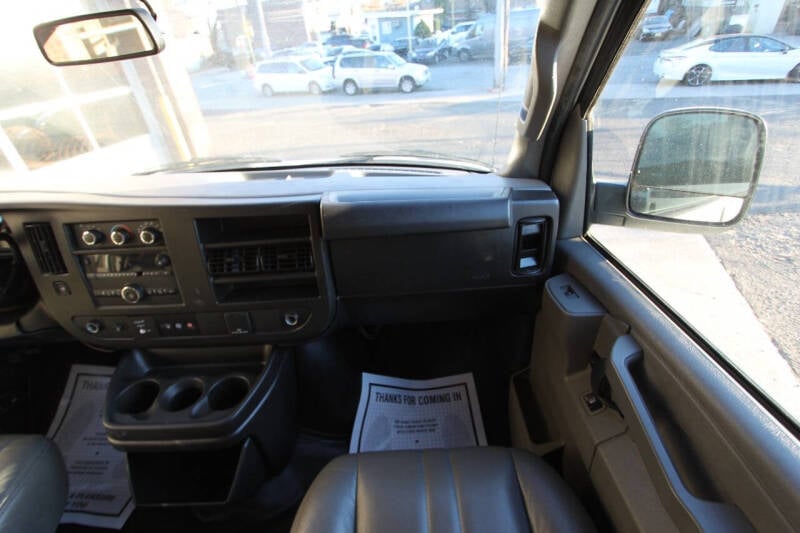 2020 GMC Savana Passenger LS photo 44