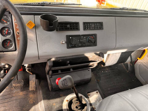 1999 Freightliner FL70