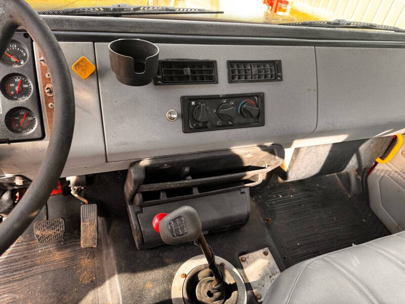 1999 Freightliner FL70