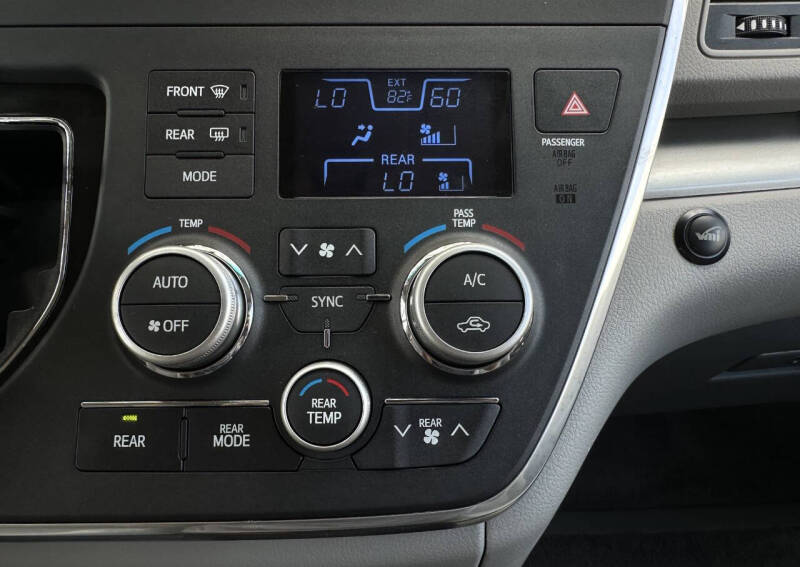 2015 Toyota Sienna LE Mobility 7-Passenger