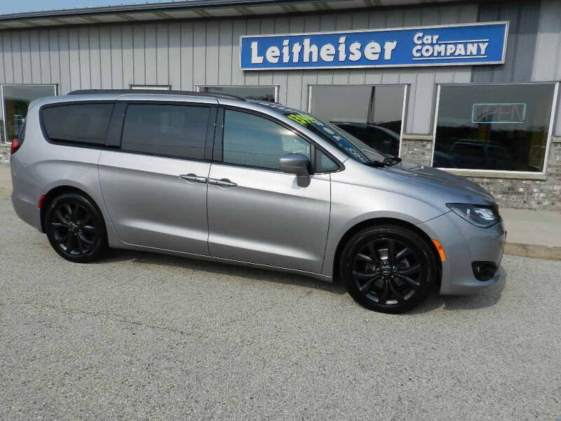2018 Chrysler Pacifica for sale at Leitheiser Car Company in West Bend WI