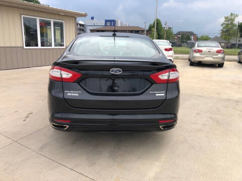 2016 Ford Fusion for sale at EURO MOTORS AUTO DEALER INC in Champaign IL