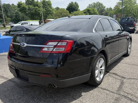 2016 Ford Taurus SE