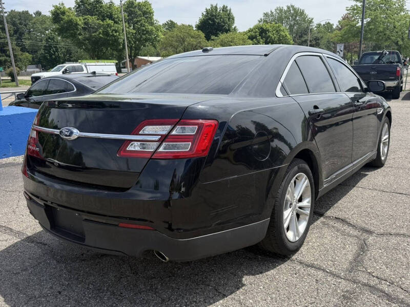 2016 Ford Taurus SE