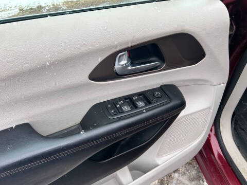 2017 Chrysler Pacifica Touring-L Plus