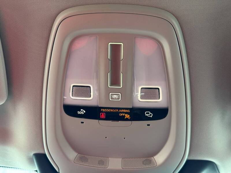 2024 Volvo XC90 Recharge T8 Ultimate Bright Theme 7P