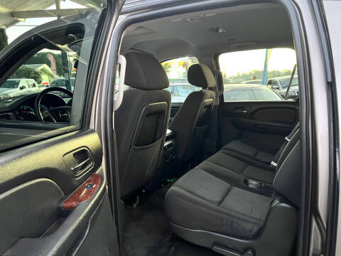 2011 GMC Yukon XL SLE