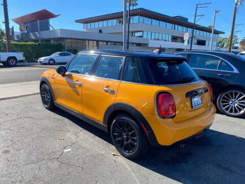 2017 MINI Hardtop 4 Door Cooper