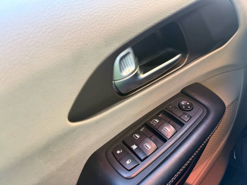 2020 Chrysler Voyager LXi