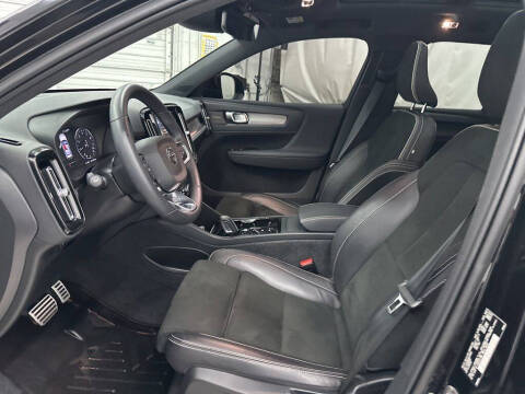 2022 Volvo XC40 T5 R-Design