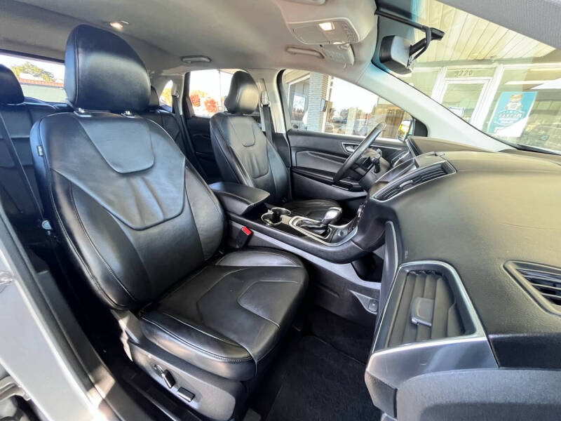 2015 Ford Edge Titanium photo 20