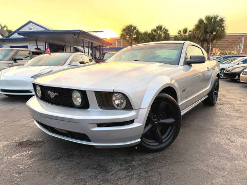 2005 Ford Mustang GT Deluxe