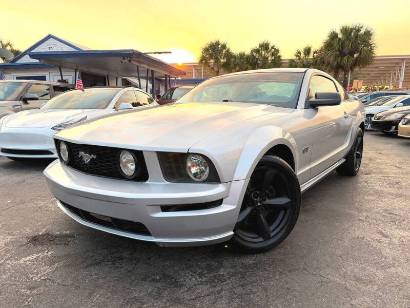 2005 Ford Mustang GT Deluxe