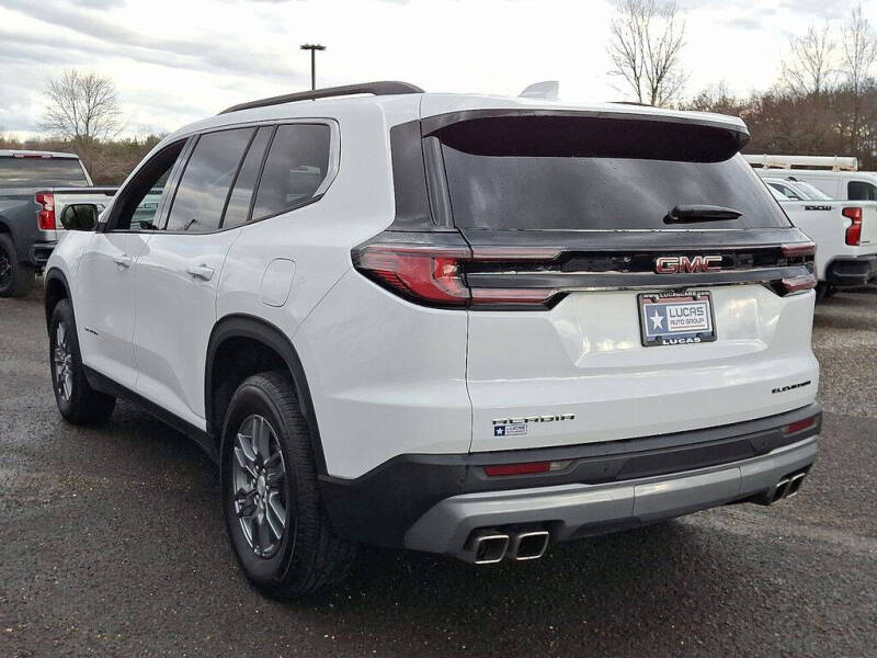 2025 GMC Acadia Elevation