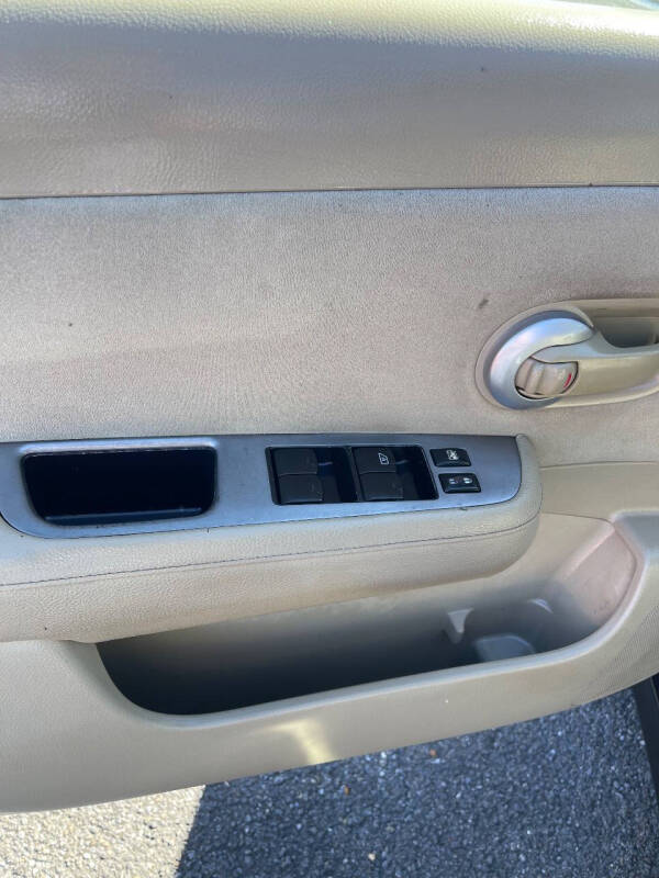 2009 Nissan Versa 1.8 S