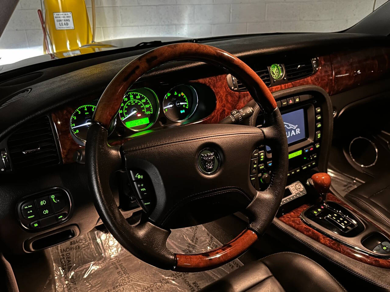 2005 Jaguar XJ-Series 142