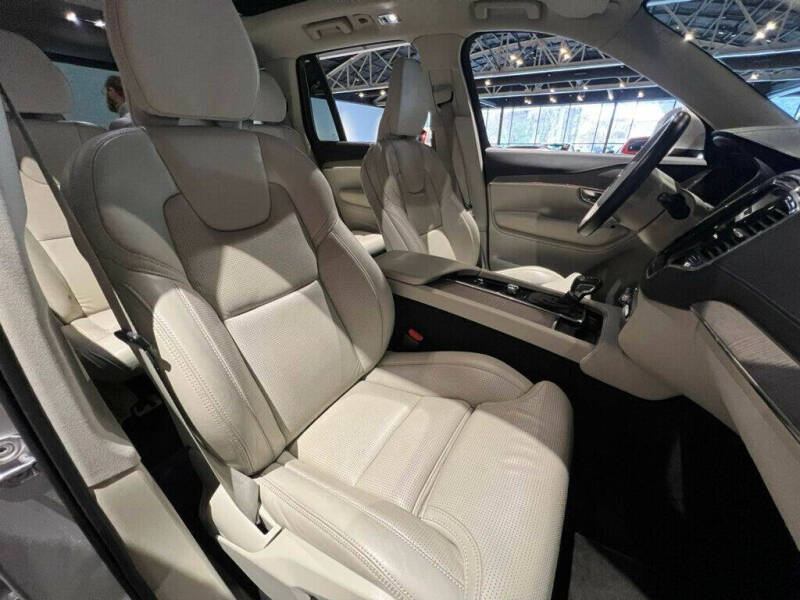 2022 Volvo XC90 T6 Inscription 7-Passenger