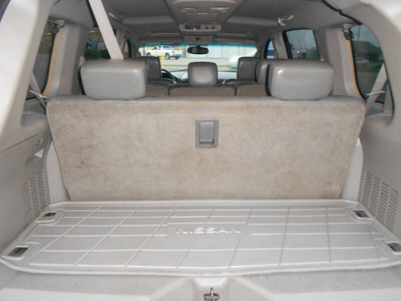 2004 Nissan Armada SE