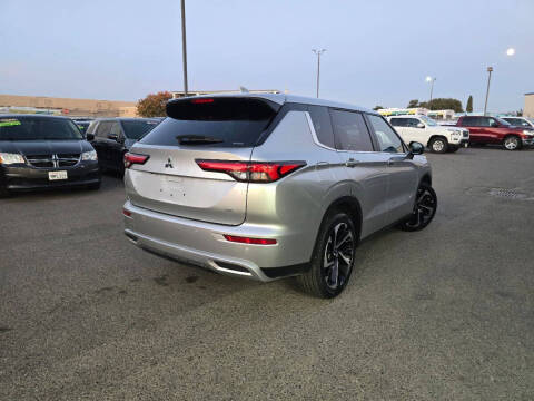 2024 Mitsubishi Outlander SE