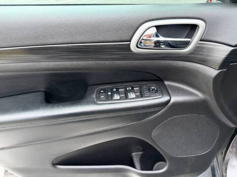 2019 Jeep Grand Cherokee Laredo