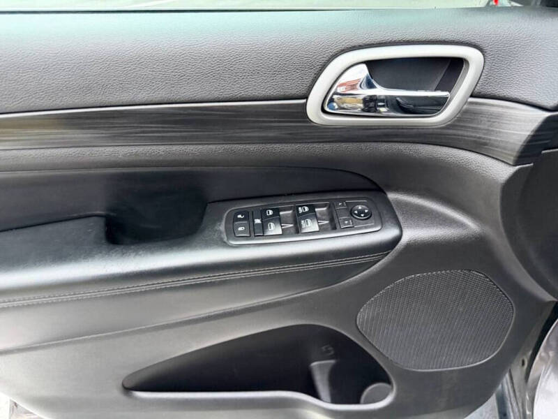 2019 Jeep Grand Cherokee Laredo