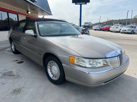 2000 Lincoln Town Car for sale at CarUnder10k in Dayton TN