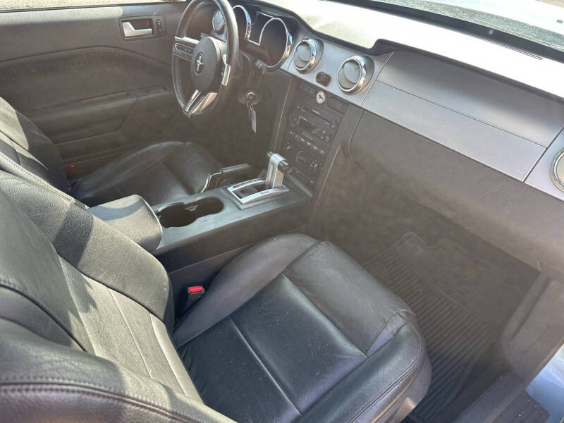 2005 Ford Mustang V6 Deluxe