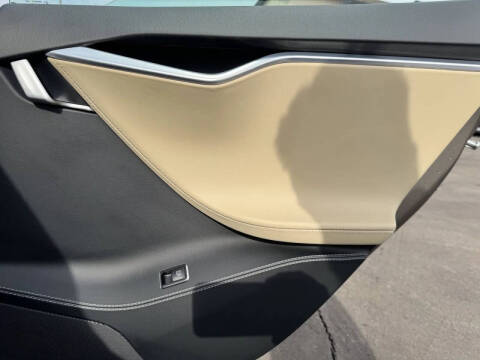 2015 Tesla Model S 70D