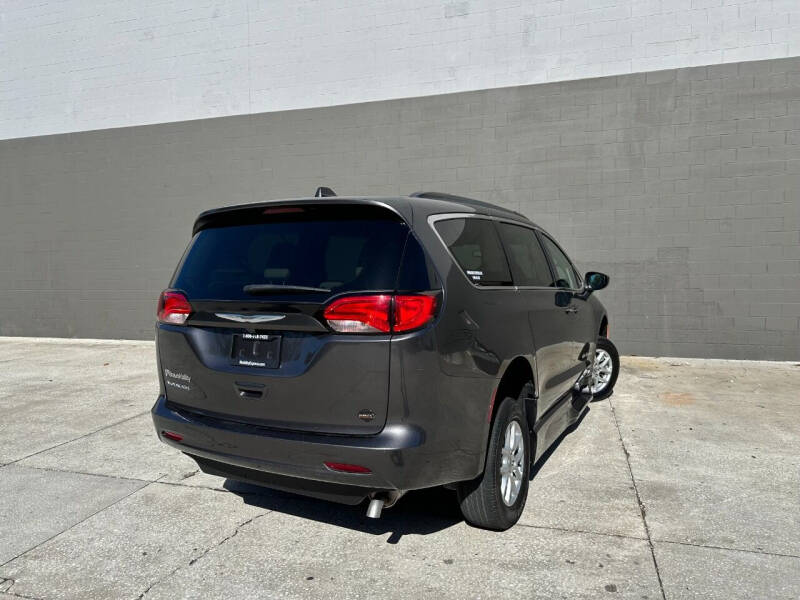 2021 Chrysler Voyager LXi