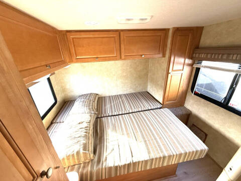 2008 Winnebago Access 26’ With Slide Low Mile