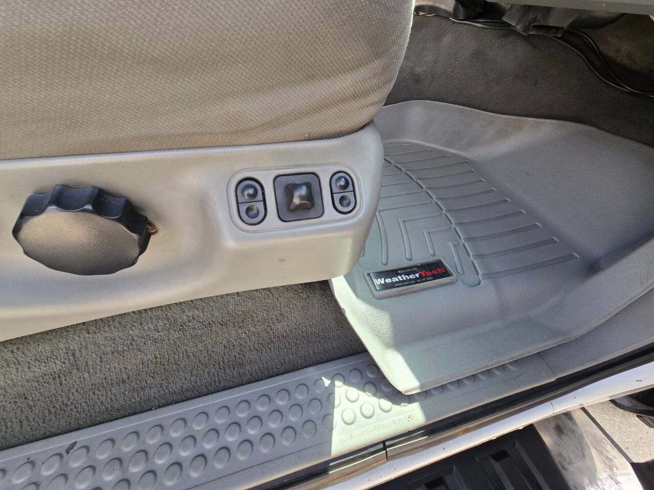 2004 Ford F-550 Super Duty 74