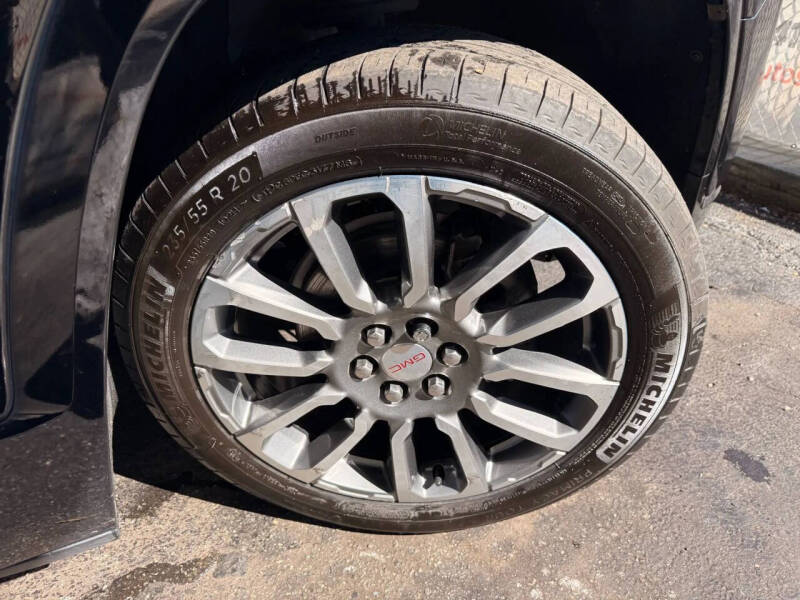 2022 GMC Acadia Denali