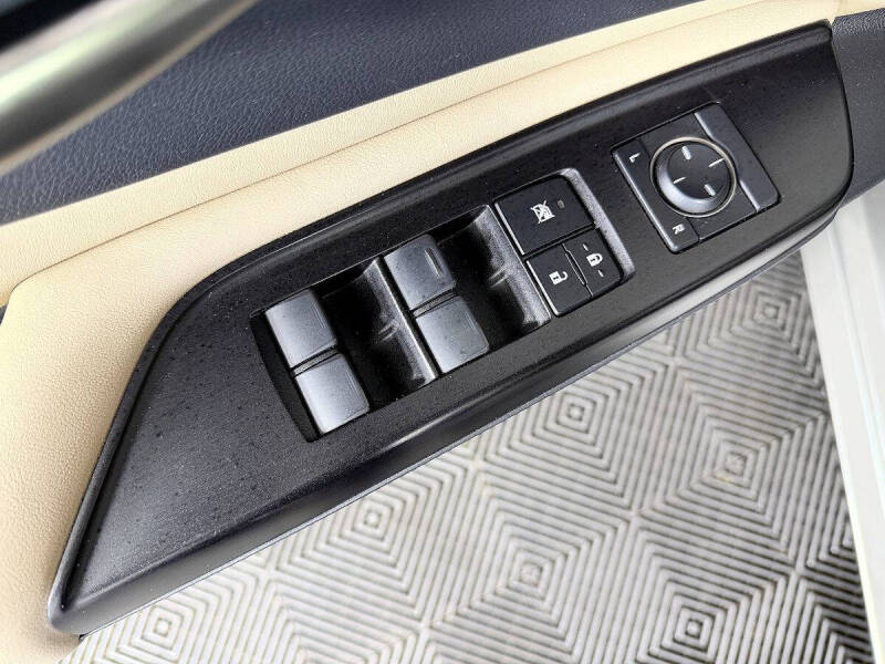 2019 Lexus ES 300h