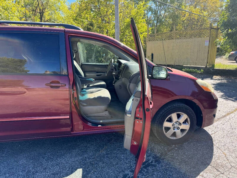 2008 Toyota Sienna LE photo 5