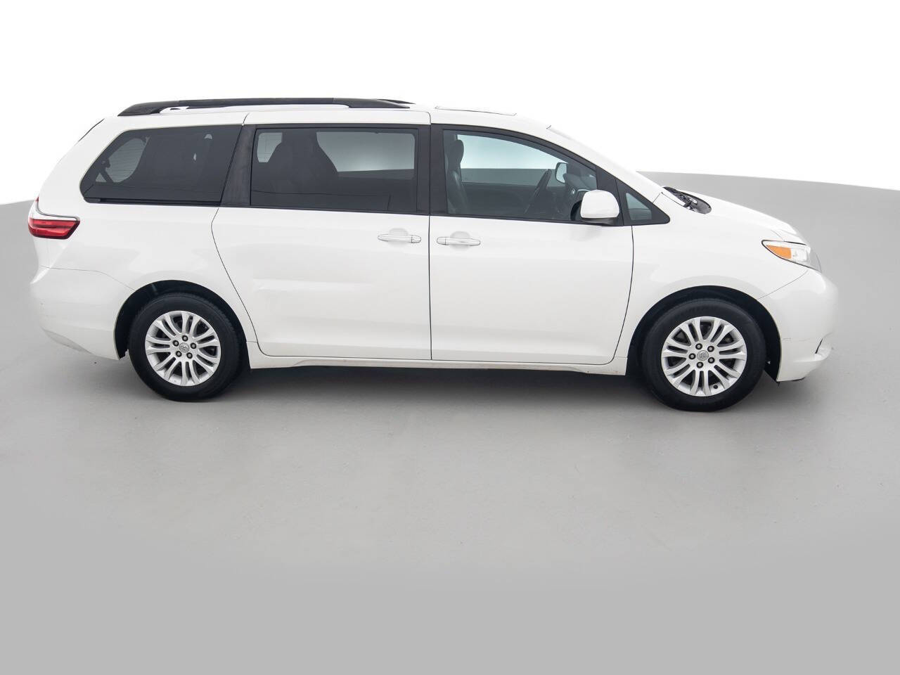 Used Car 2017 Toyota Sienna  Xle Premium 8 Passenger 4dr Mini Van For Sale Under $20,000 In Coal City, Illinois