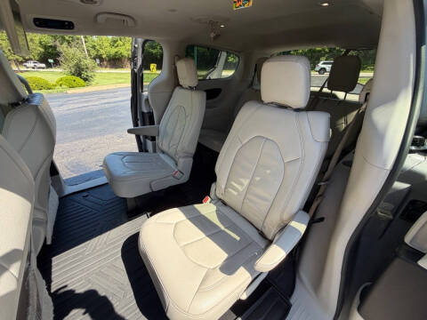 2017 Chrysler Pacifica Touring-L