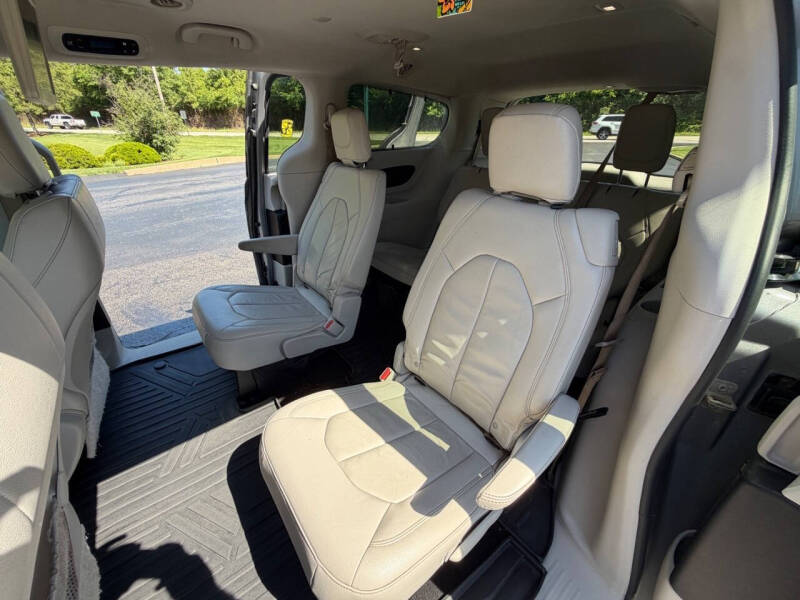 2017 Chrysler Pacifica Touring-L