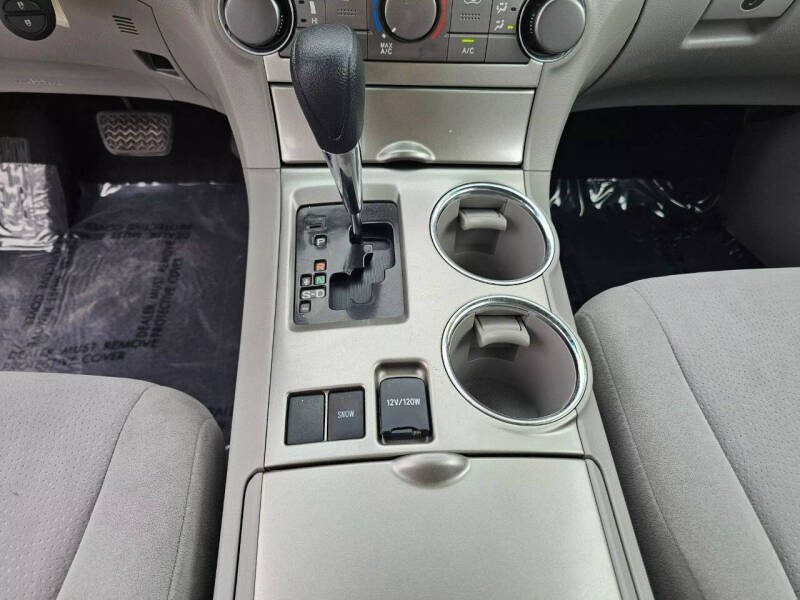 2012 Toyota Highlander SE