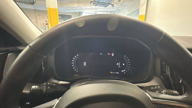 2024 Volvo XC60 B5 Core Dark Theme