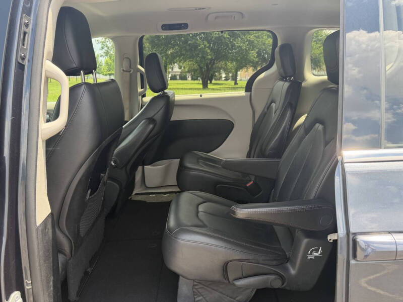 2020 Chrysler Pacifica Touring L