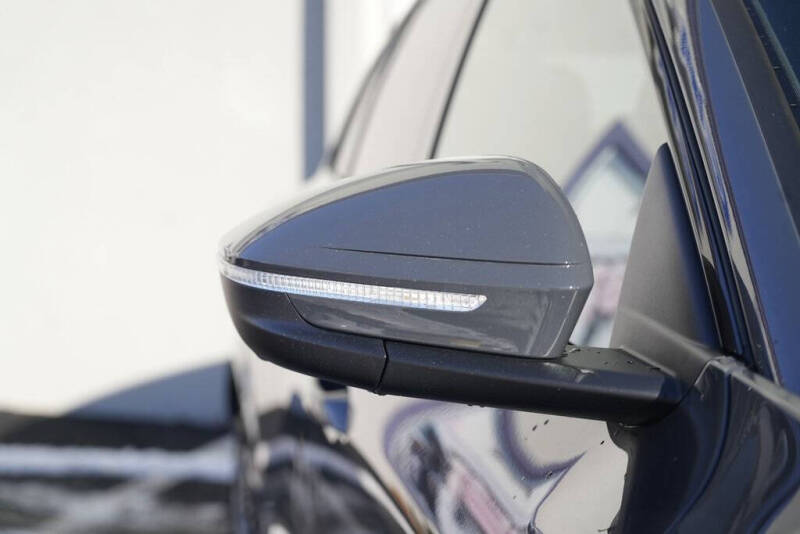 2025 Audi Q6 e-tron quattro Premium Plus