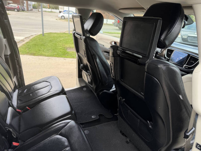 2017 Chrysler Pacifica Touring-L Plus