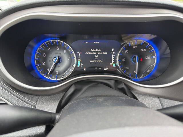 2027 Chrysler Pacifica Select