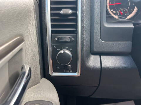 2016 RAM 1500 SLT